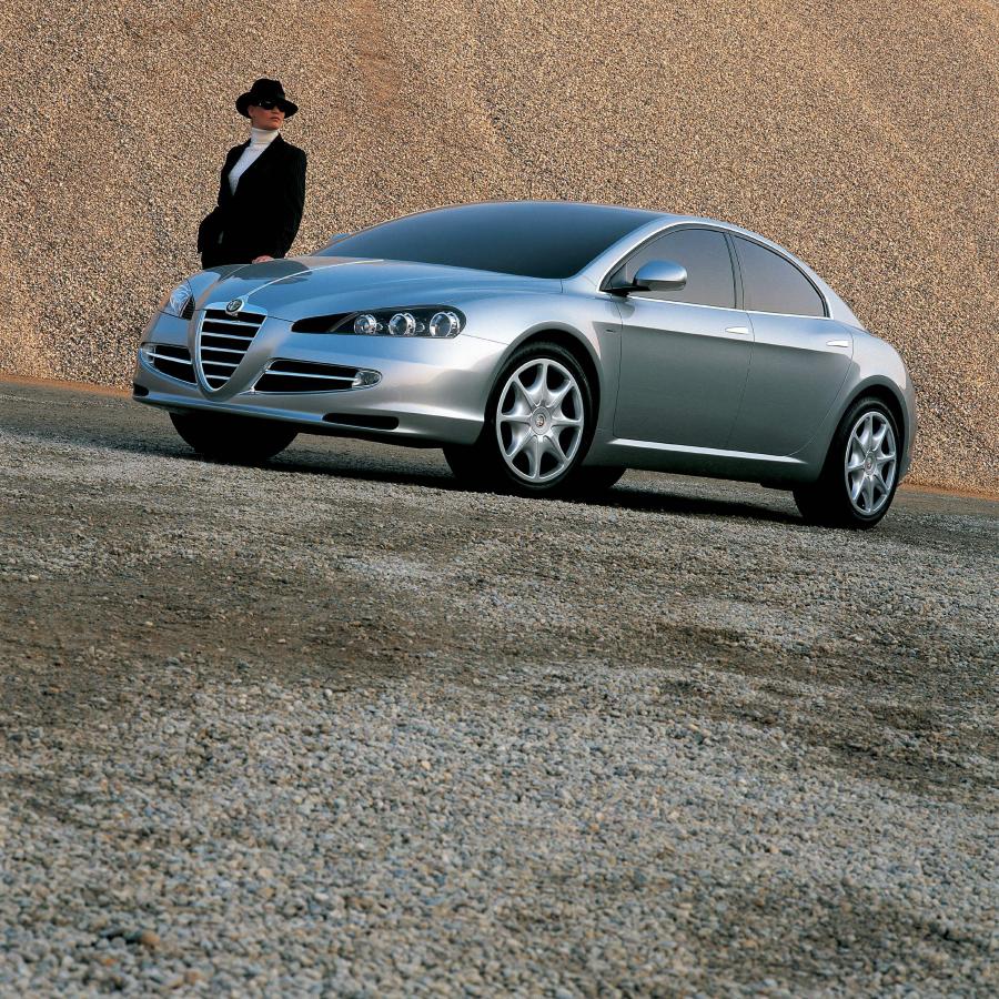  Alfa Romeo Visconti Concept 2004 года  (фото 7 из 21)